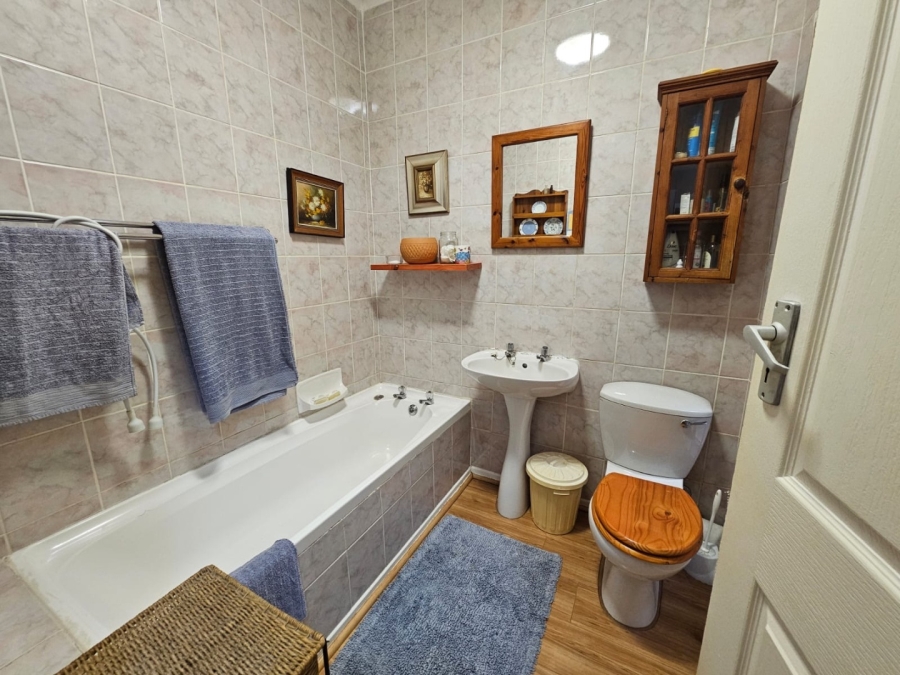 2 Bedroom Property for Sale in Hartenbos Central Western Cape